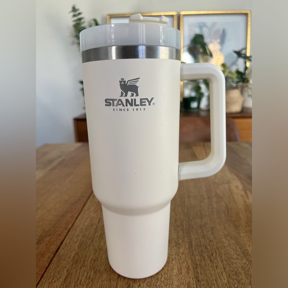 Stanley 40oz Quencher. Gently used model (first version). Straw not included.